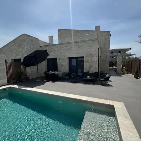 Hotell Exclusive New With Private Pool - 4br 4*