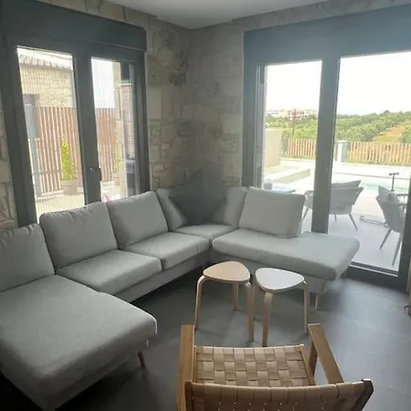 Exclusive New With Private Pool - 4br Hotel