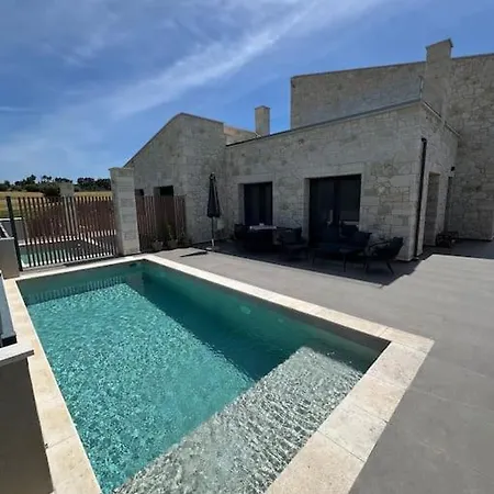 Exclusive New With Private Pool - 4br Néa Fókaia